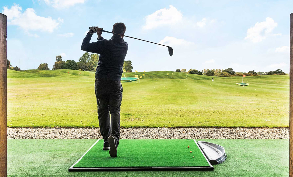 Mastering the Swing: The Importance of Golf Driving Range Mats and Etiquette